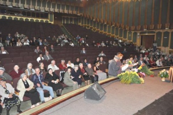 Bătrânii Constanţei, premiaţi de municipalitate